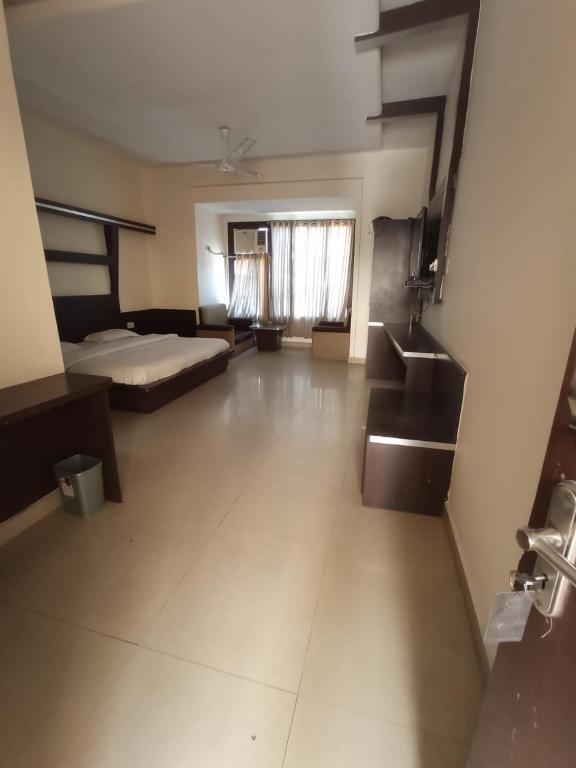 Катра: Hotel Natraj