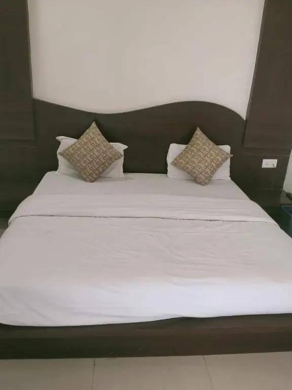Катра: Hotel Natraj