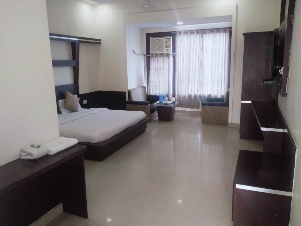 Катра: Hotel Natraj