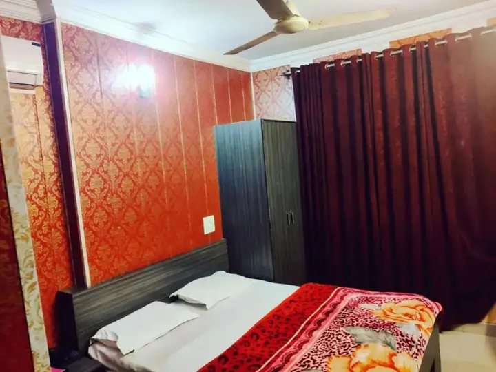 Катра: Hotel Novelty