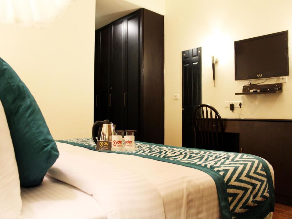 Гуруграм: OYO Premium DLF City Club