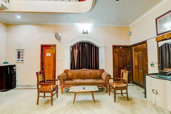 Праяградж: Fabhotel Raka Inn