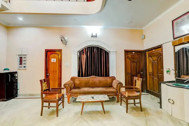 Праяградж: Fabhotel Raka Inn