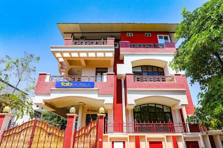 Праяградж: Fabhotel Raka Inn