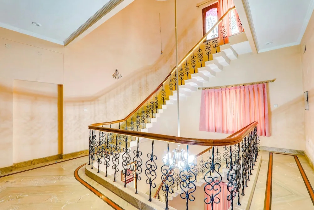 Праяградж: Fabhotel Raka Inn