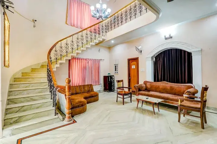 Праяградж: Fabhotel Raka Inn