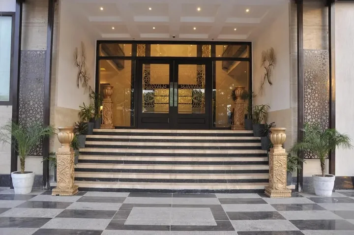Лакхнау: Sapna Clarks Inn