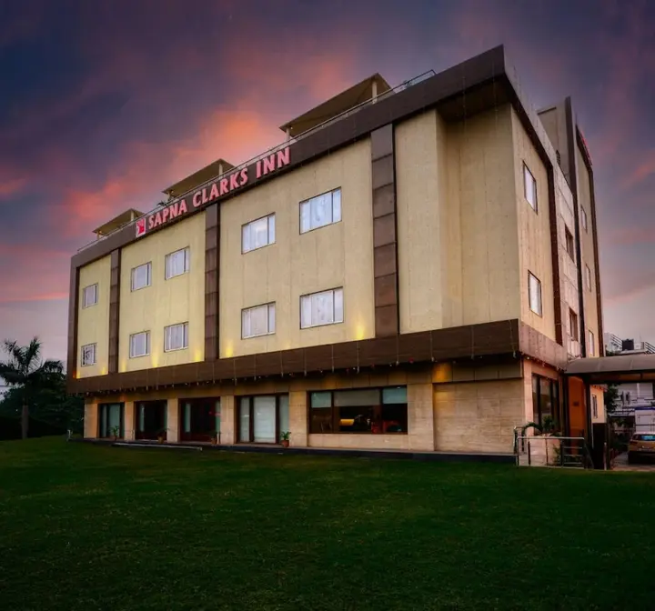 Лакхнау: Sapna Clarks Inn