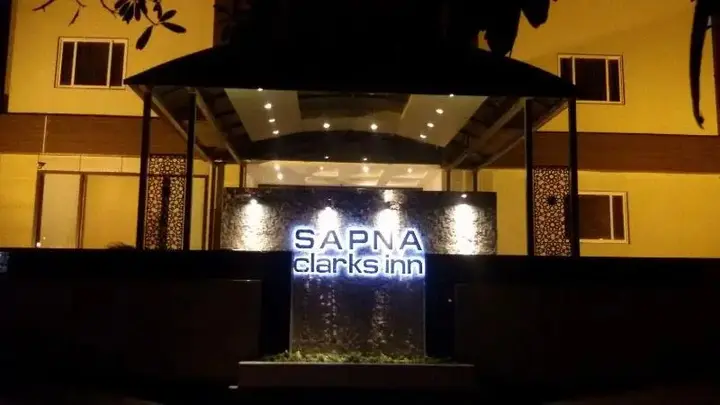 Лакхнау: Sapna Clarks Inn
