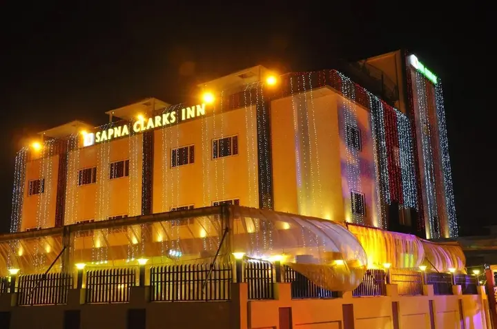 Лакхнау: Sapna Clarks Inn