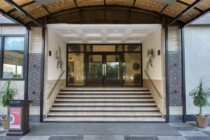 Лакхнау: Sapna Clarks Inn