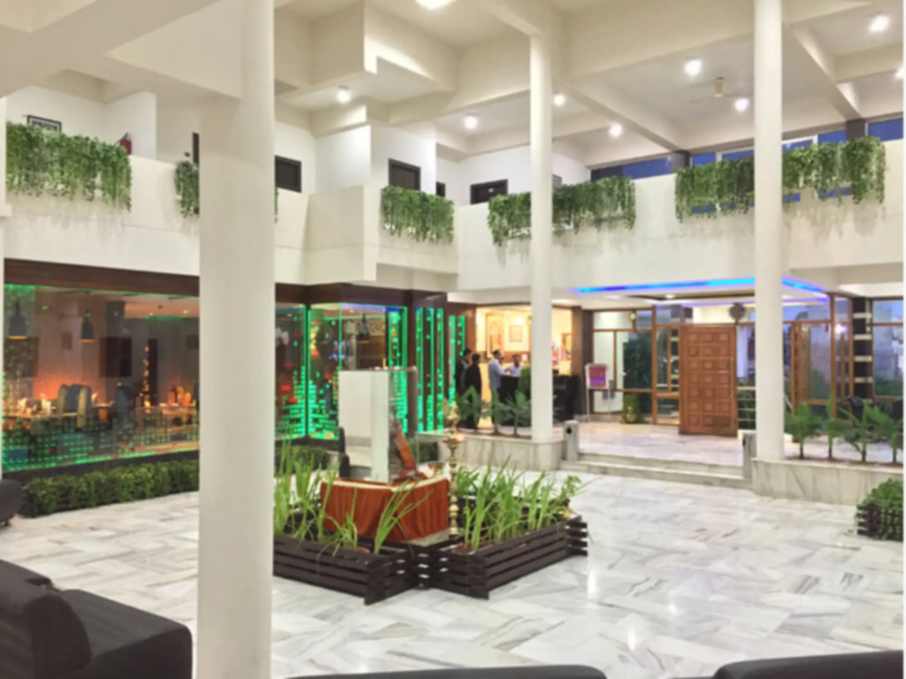 Орай: Hotel Jaiswal Tower