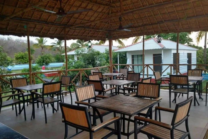 Сазан: Gir Villa Resort