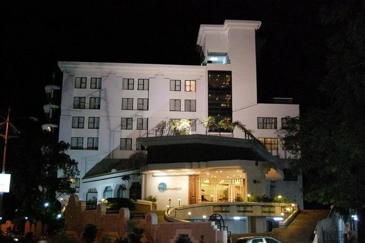 Солапур: Hotel Tripursundari