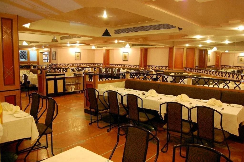 Солапур: Hotel Tripursundari