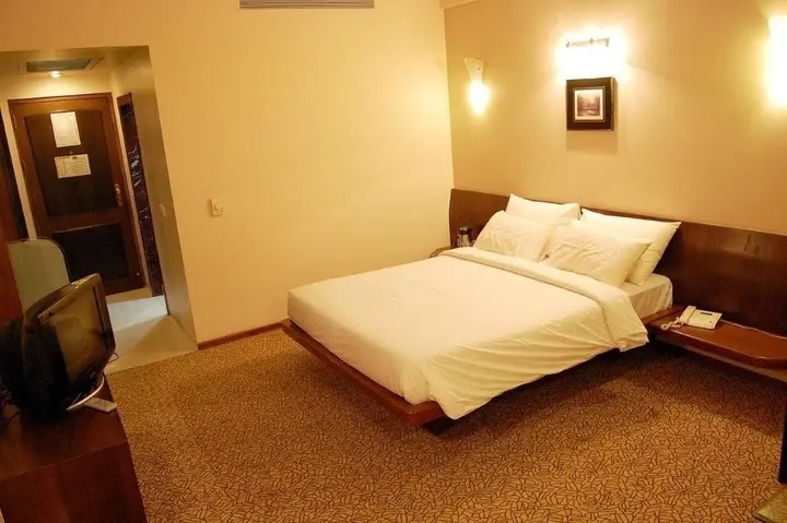 Солапур: Hotel Tripursundari