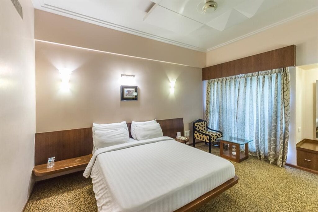 Солапур: Hotel Tripursundari