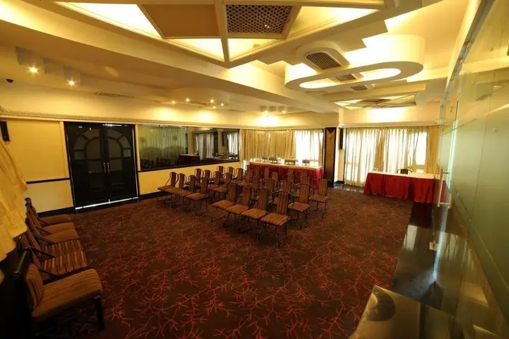 Солапур: Hotel Tripursundari