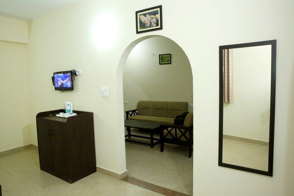 Наинитал: Hotel Avlokan - Near Kainchi Dham Mandir