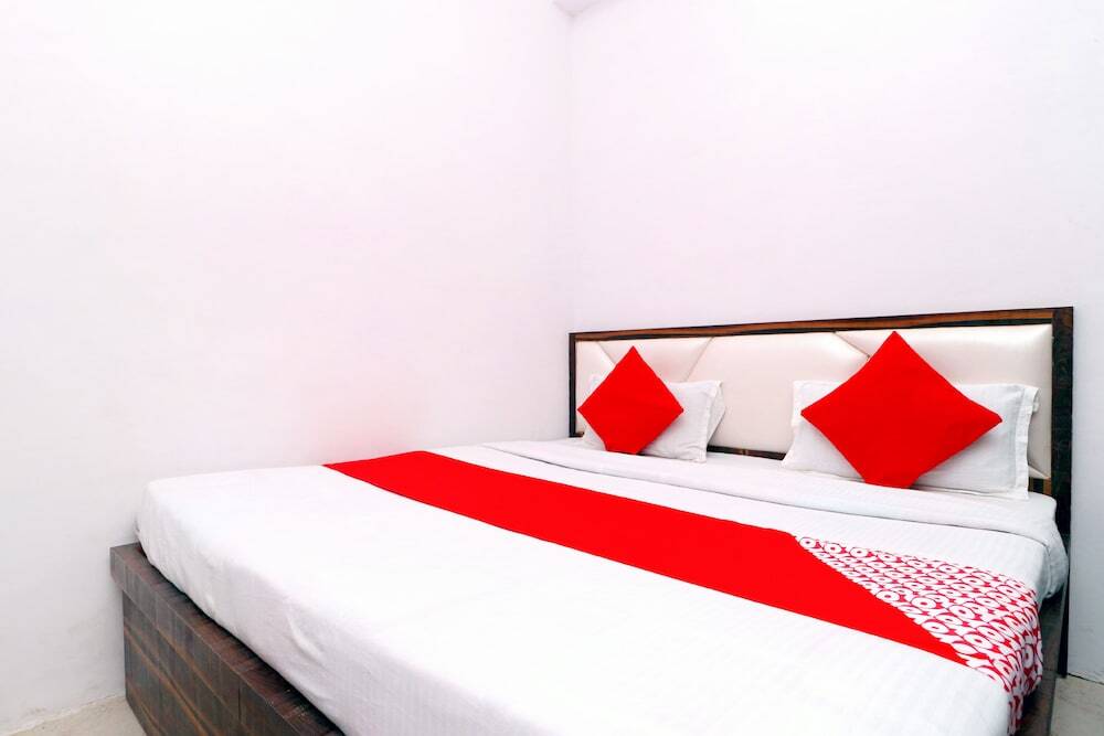 Ханзи: OYO 43845 Hotel Red Velvet Inn