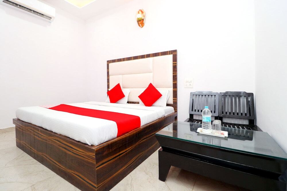 Ханзи: OYO 43845 Hotel Red Velvet Inn