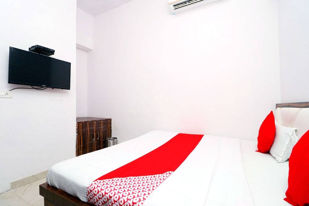 Ханзи: OYO 43845 Hotel Red Velvet Inn