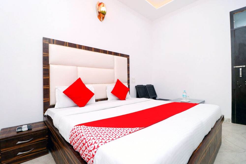 Ханзи: OYO 43845 Hotel Red Velvet Inn