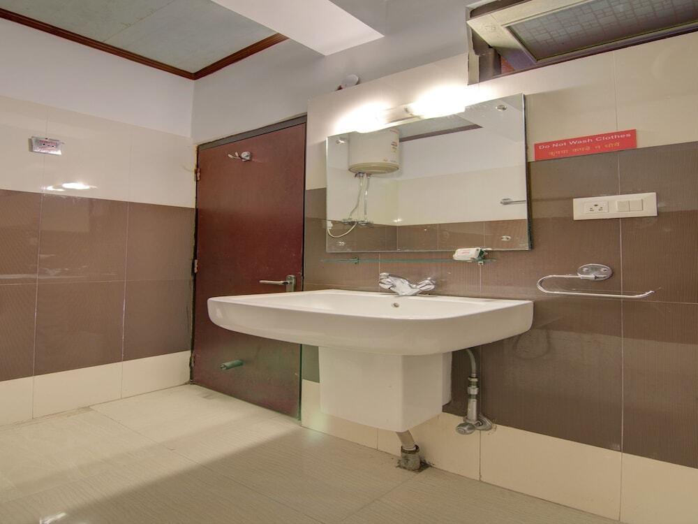 Гангток: Crown De La Cruz Residency