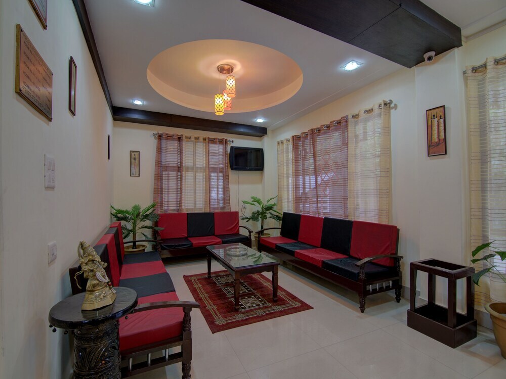 Гангток: Crown De La Cruz Residency