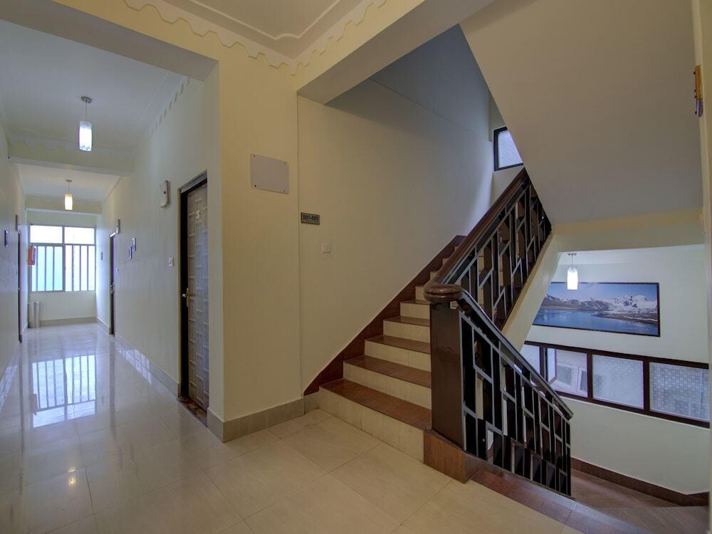 Гангток: Crown De La Cruz Residency
