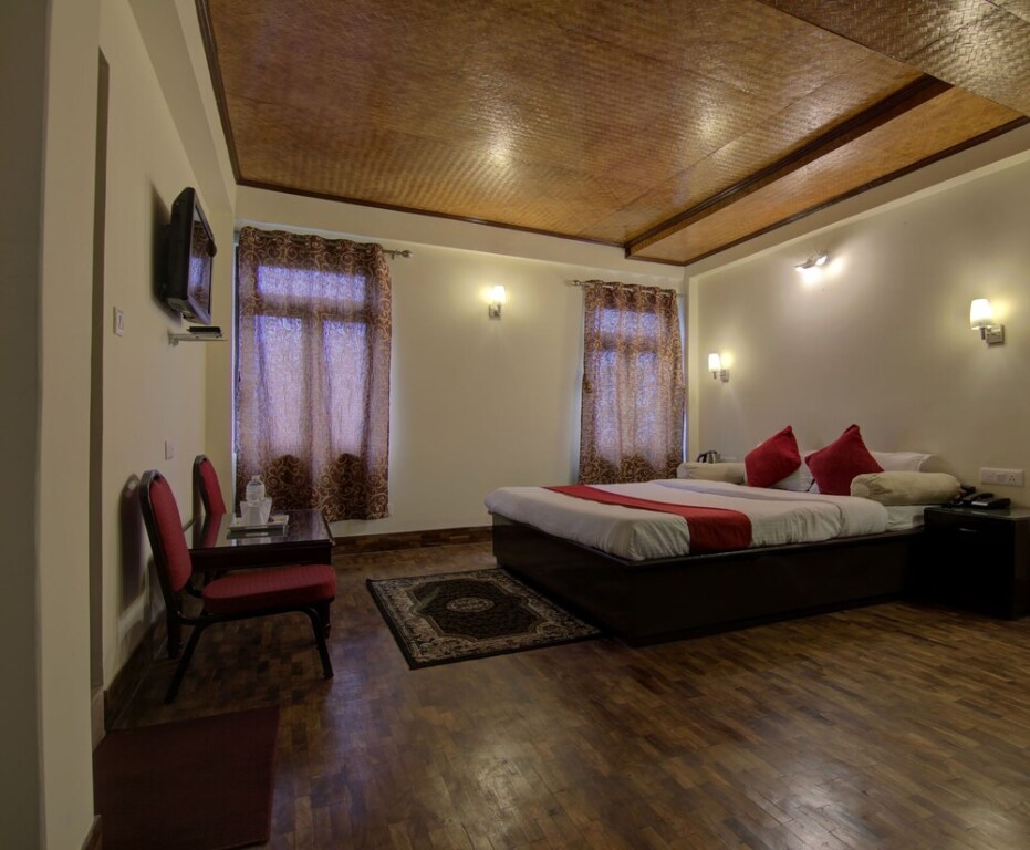 Гангток: Crown De La Cruz Residency