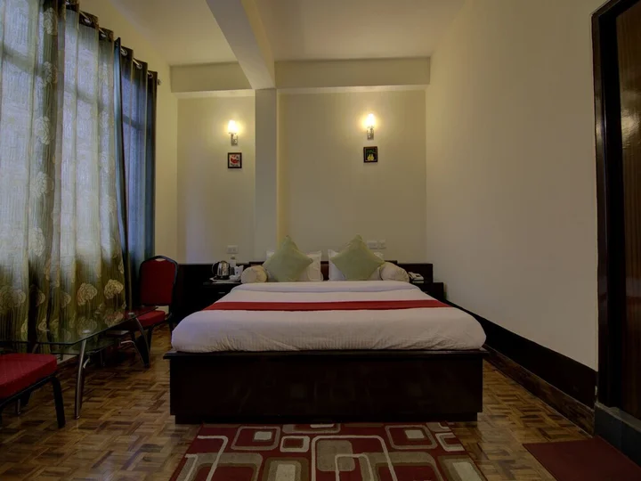 Гангток: Crown De La Cruz Residency