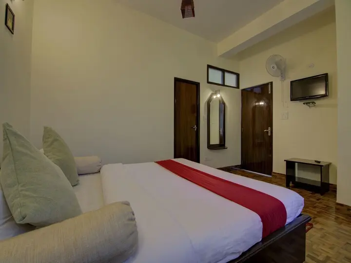 Гангток: Crown De La Cruz Residency
