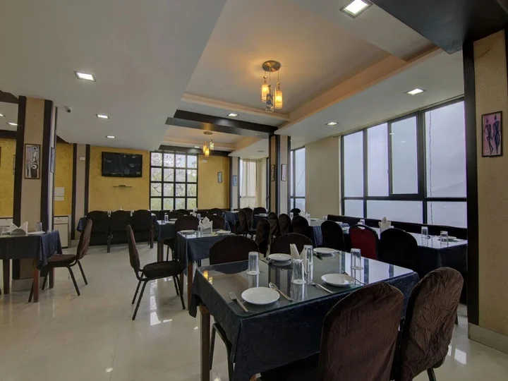 Гангток: Crown De La Cruz Residency