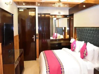 Нью-Дели: Hotel Wood Castle Grand