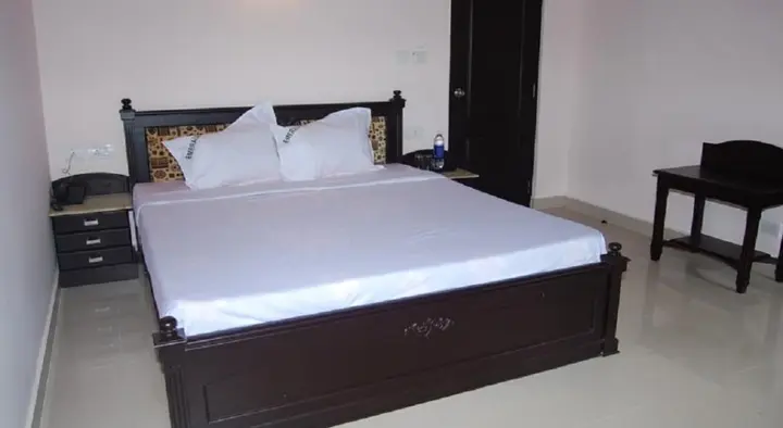 Муннар: OYO 2817 Hotel Emerald Inn