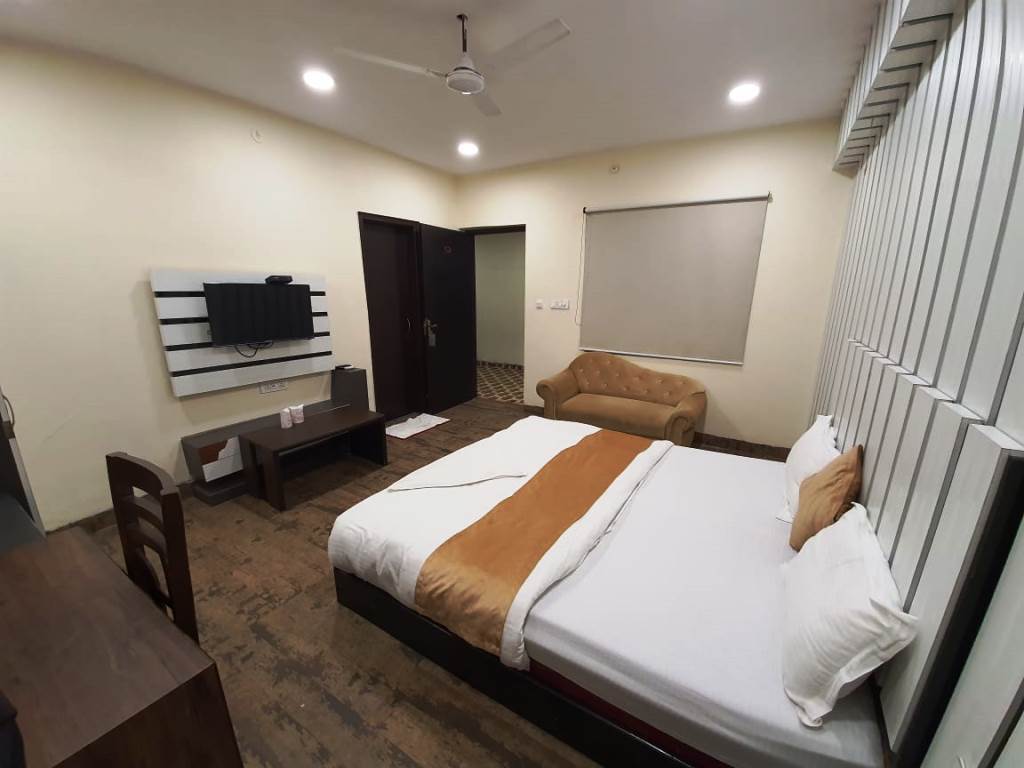 Канпур: Hotel Mandakini Royal