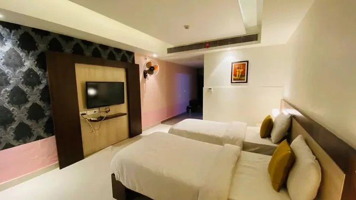Ганганагар: Black Panther Hotel