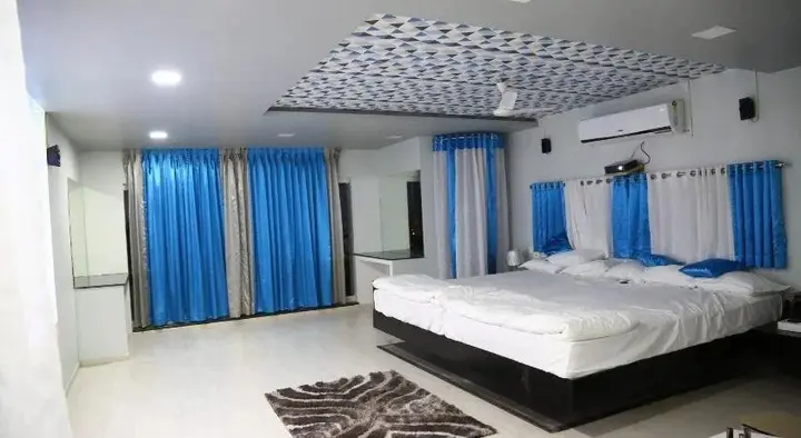 Раджамундри: Hotel Spark