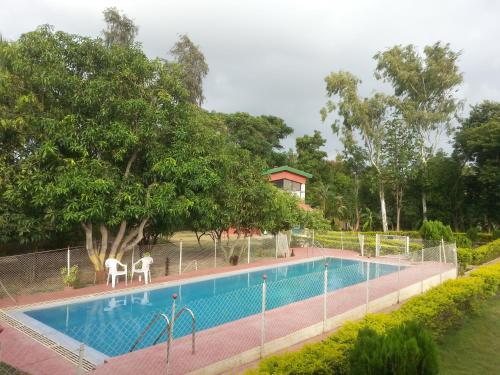 Нашик: Naturals Resort Devlali