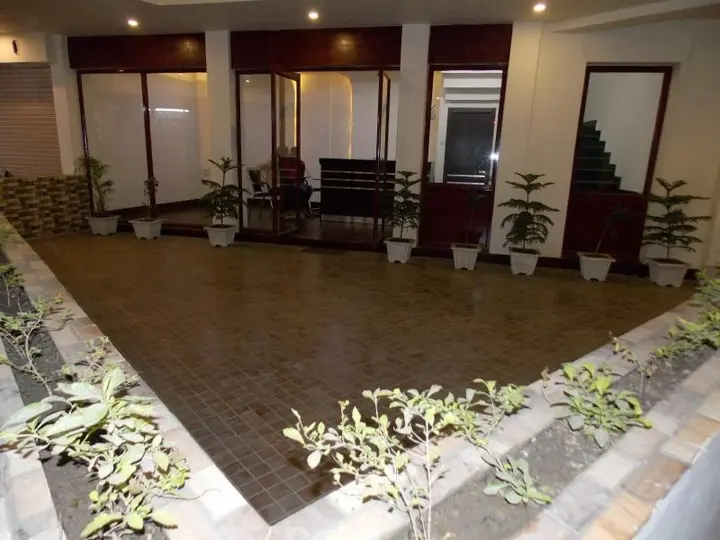 Балрампур: Nutan Hotel