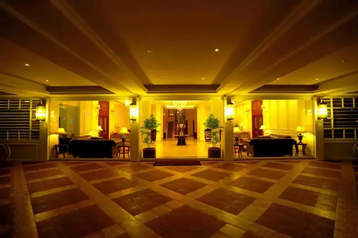 Аллеппи: Camelot Hotel