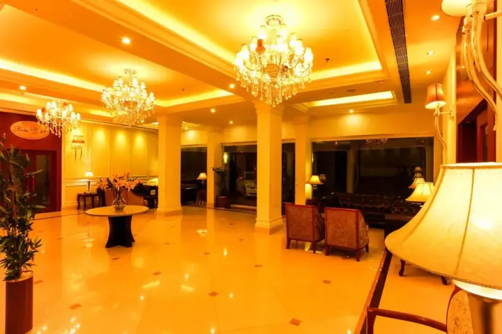 Аллеппи: Camelot Hotel