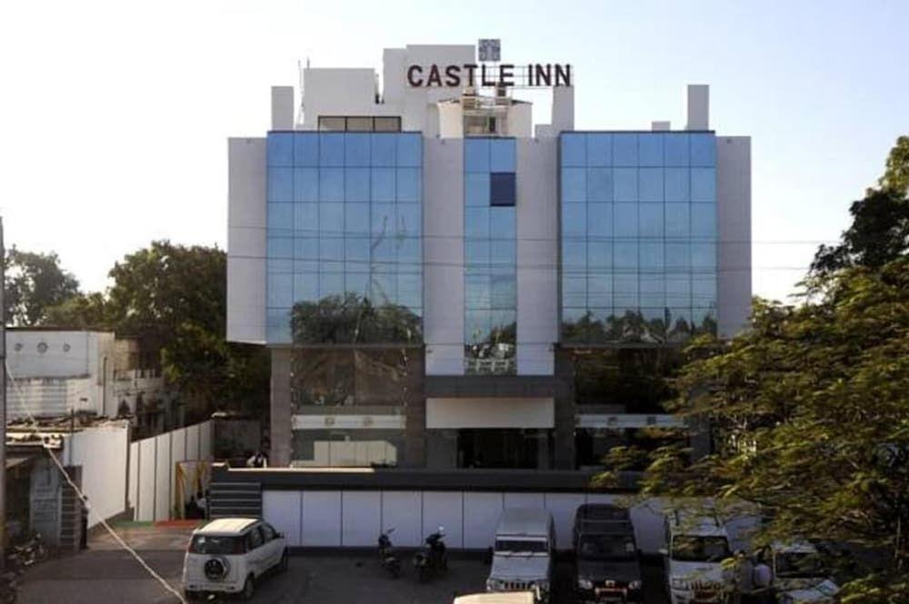 Кхандва: Castle Inn