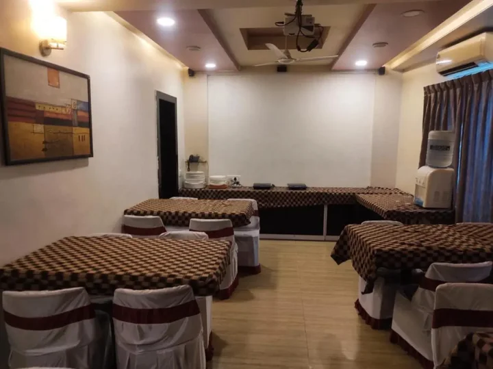 Солапур: Hotel Vaishnavi
