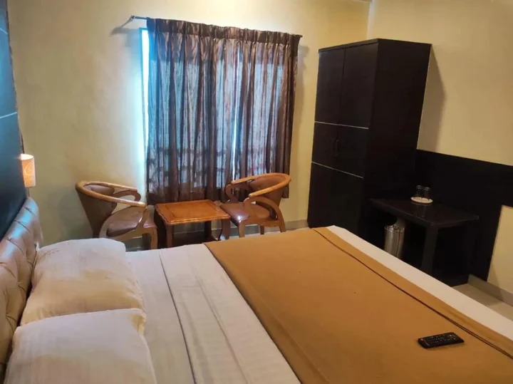 Солапур: Hotel Vaishnavi