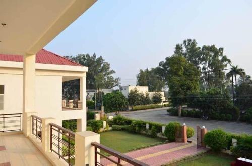 Хошиарпур: Hotel Garden Court