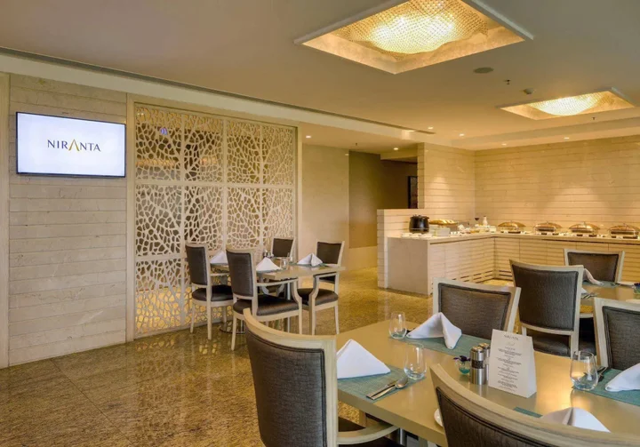 Мумбаи: Niranta Airport Transit Hotel & Lounge Terminal 2 Arrivals