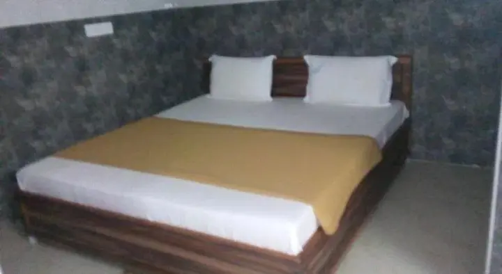 Хогенакал: C M Hotel