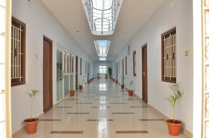 Салем: La Flora Paradise Residency